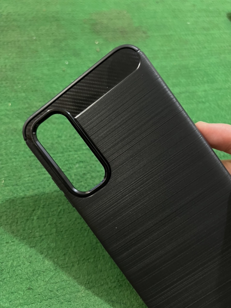 Ốp Lưng Samsung Galaxy A05s Chống Sốc Dạng Carbon Hiệu Likgus Giá Rẻ là ốp silicon mềm, có độ đàn hồi tốt khả năng chống sốc cao thiết kế sang trọng